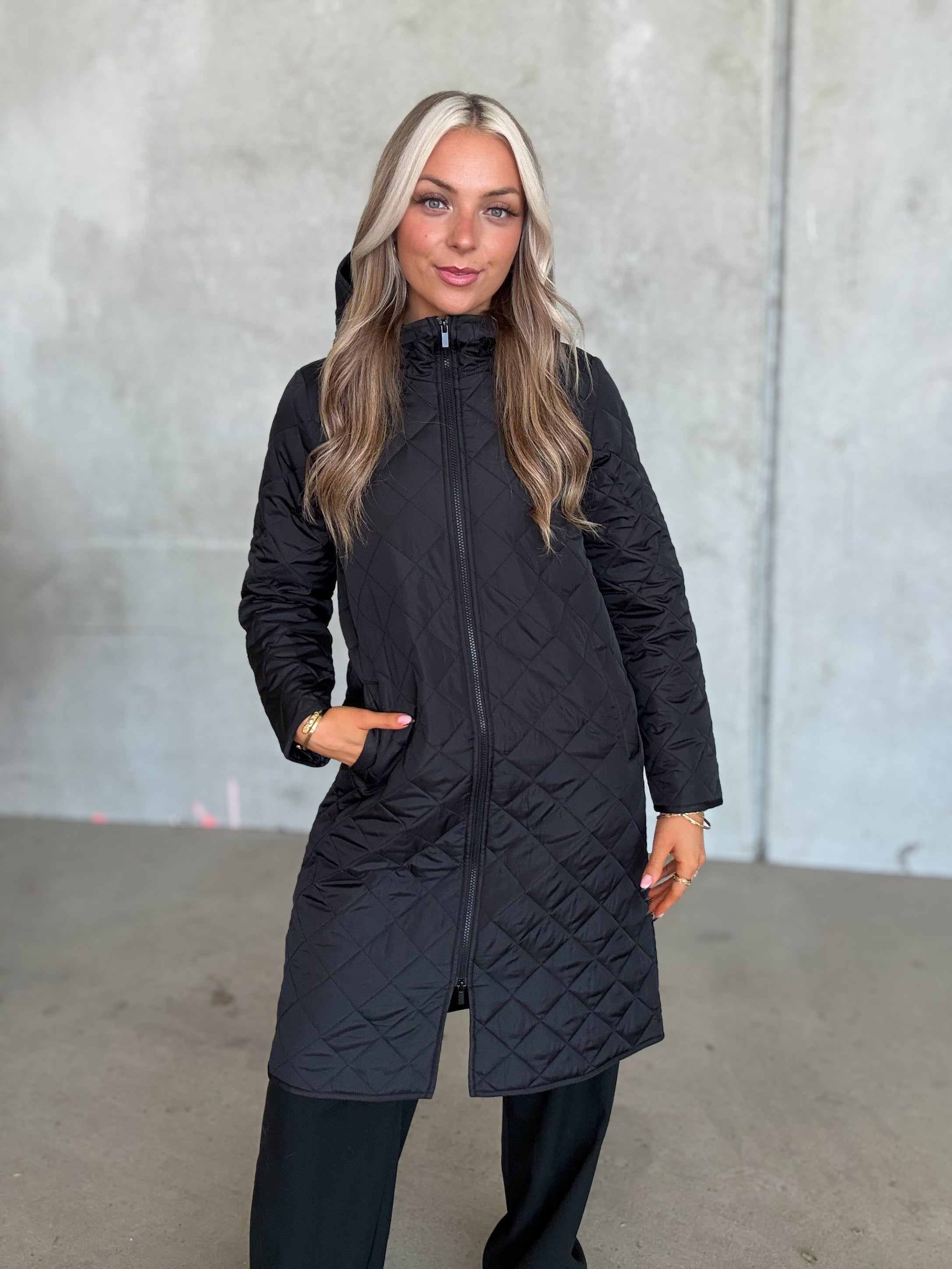 VITATE Coat - Black